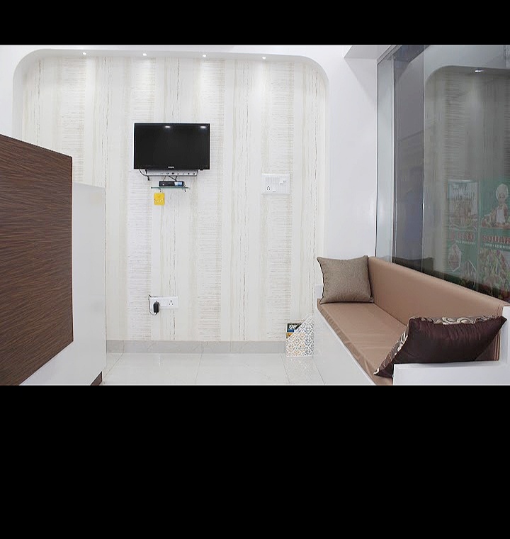 Dr. Rahul Kapahi ENT Clinic in Dwarka Patient Waiting Area