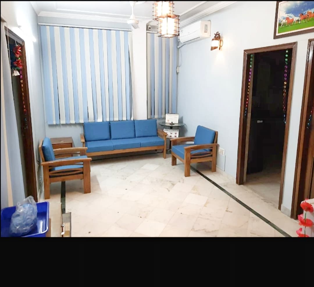 Waiting Area - Dr Amrit's Implant & Cosmetic Centre, Karol Bagh, Delhi