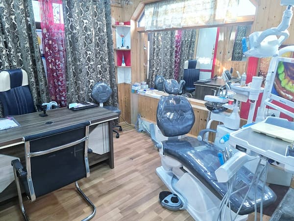 best dental consultantation in rainawari, srinagar